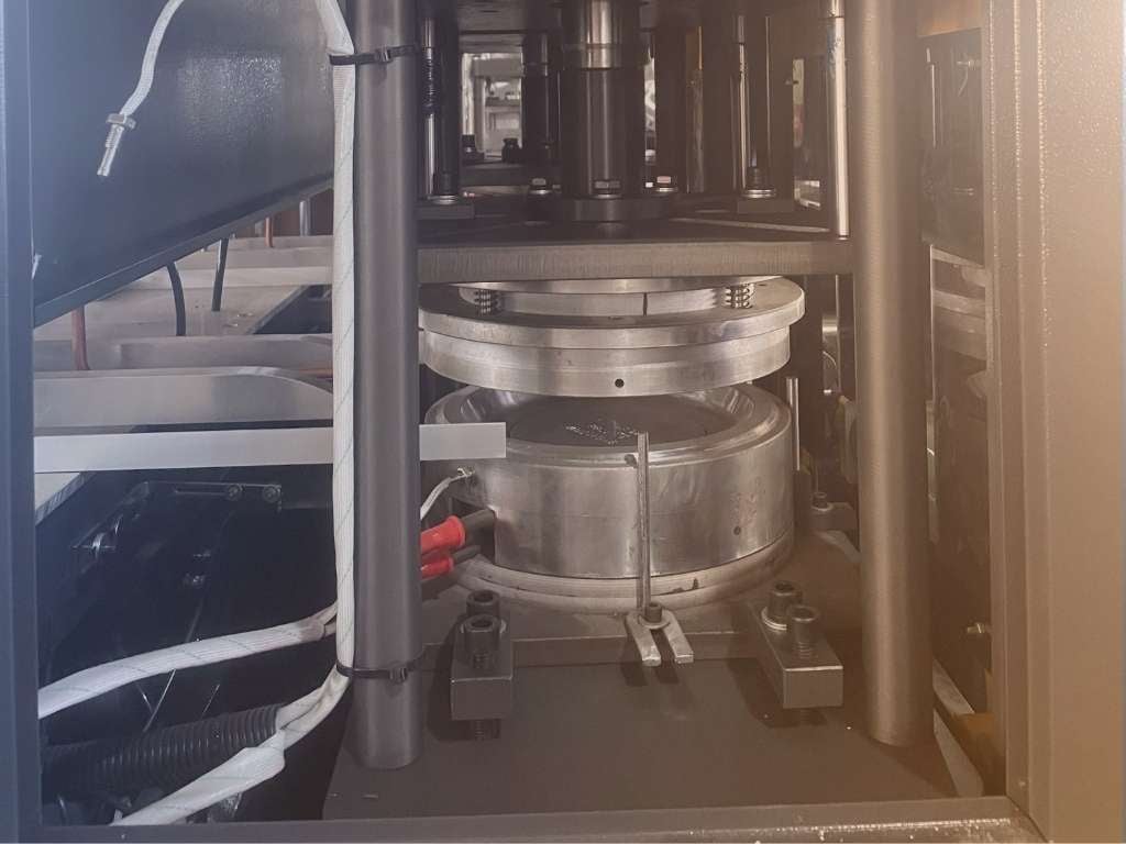 Máquina de bandejas y platos cartulina cartón