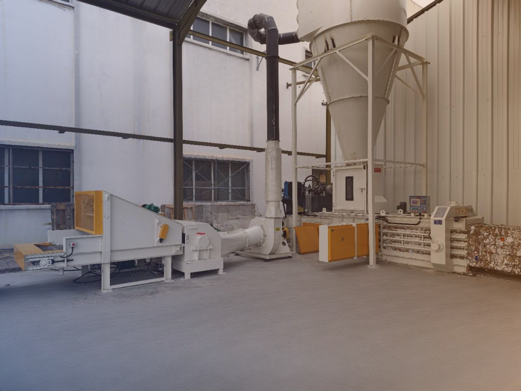 Sistema de Trituración y Compactación de Residuos de Papel Sistema de Trituración y Compactación de Residuos de Papel
